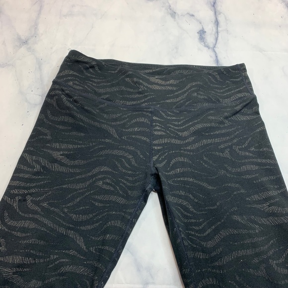 Fabletics Mid Rise Printed Powerhold Legging Zebra - Picture 4 of 8